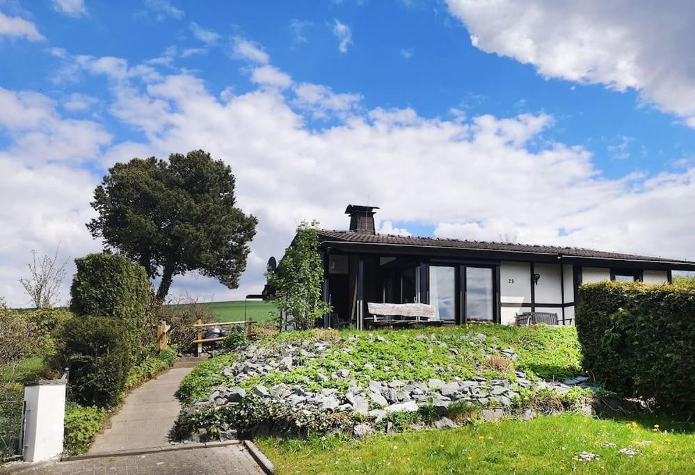 Ferienhaus Lena Im Sauerland Direkt Am Hennesee Мешеде Экстерьер фото