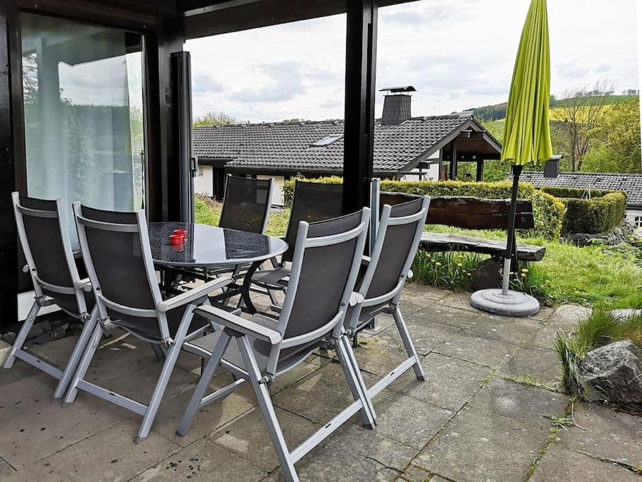 Ferienhaus Lena Im Sauerland Direkt Am Hennesee Мешеде Экстерьер фото